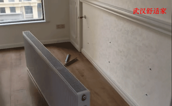 客厅暖气片安装